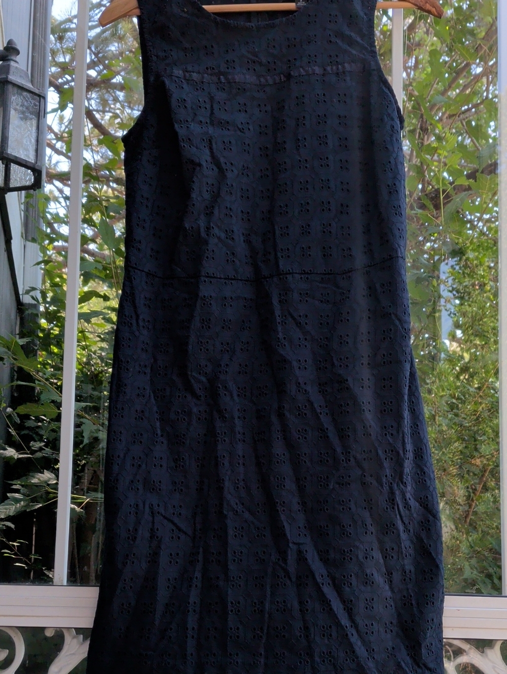 Sleeveless Eyelet Shift Dress in Black‎